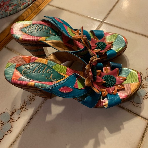 🌼Gorgeous Heal Sandals Multicolored Flowers Sz 9 - Picture 3 of 5